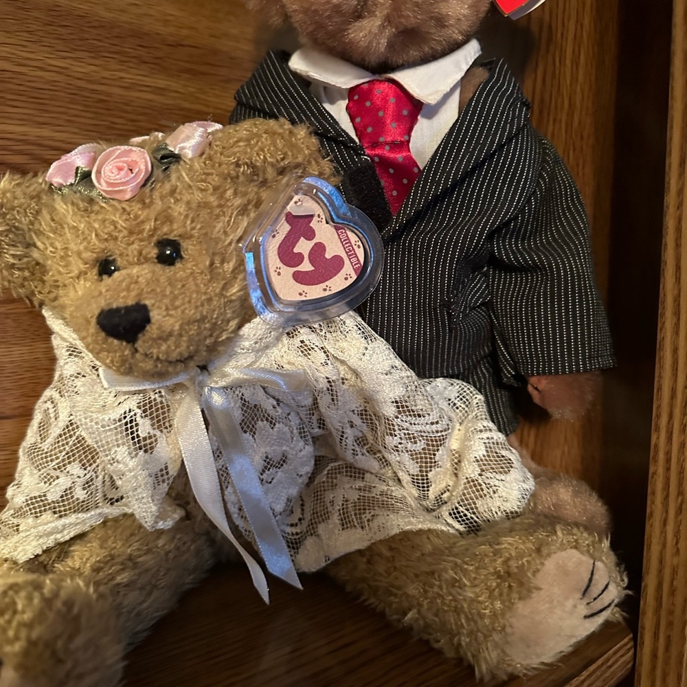 Lot of TY beanie attic treasures bears. Moveable limbs